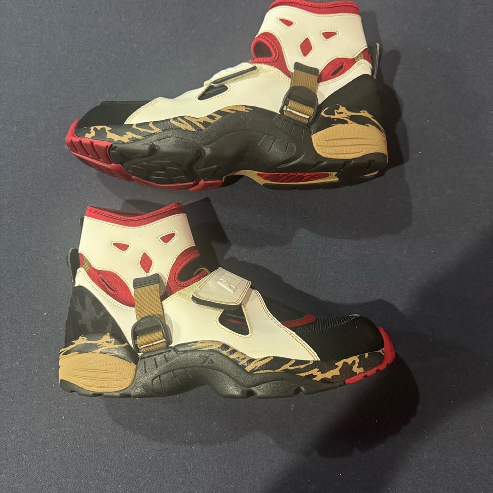 Nike Air Carnivore
